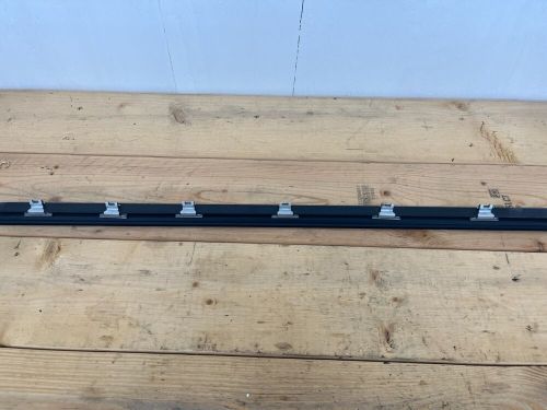 04-07 bmw e60 530i 525i 550 front righ inner window channel weatherstrip 7033786