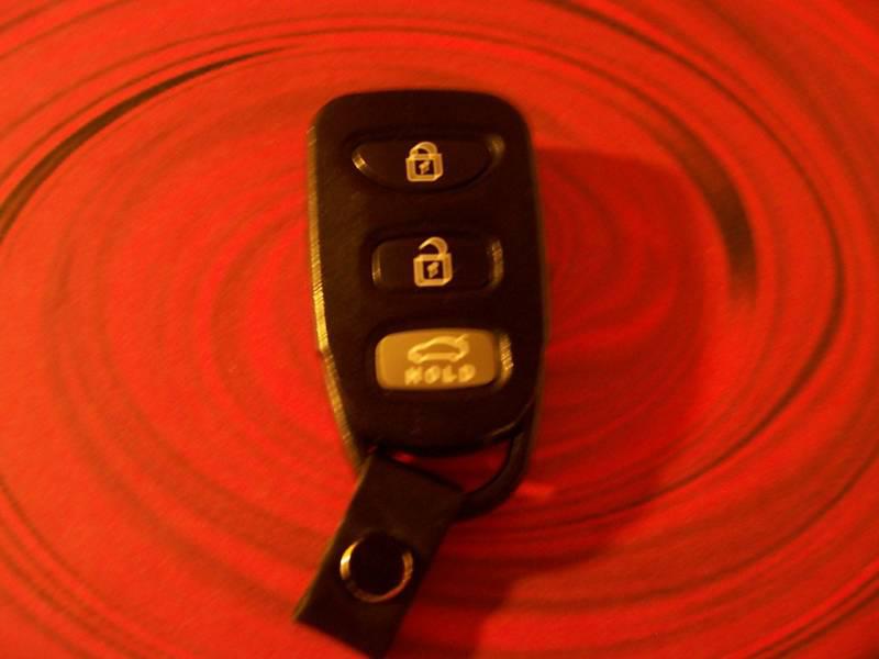 Keyless remote 06-08 hyundai sonata 95430-3k202 osloka-310t no label on back