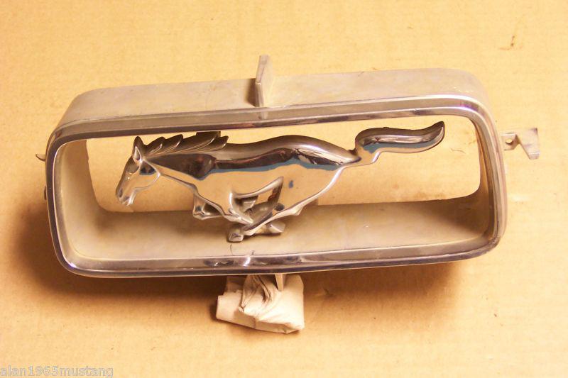 (j) used oem 1967 67 ford mustang front grille corral & horse no bars 