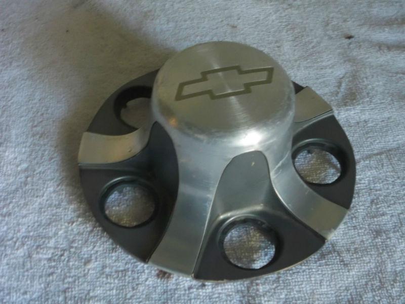 Sell 19982005 CHEVROLET S10 BLAZER WHEEL CENTER CAP OEM GM 15731941