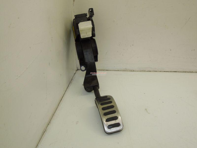 Sell Audi TT 8N 6 Speed Automatic Accelerator Pedal 8N2723503B in
