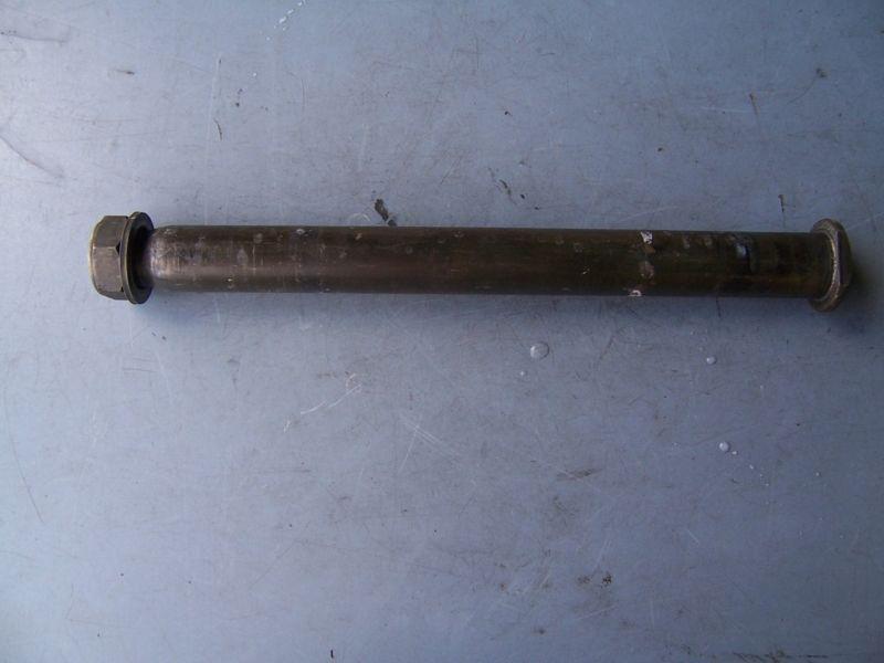 032 yamaha yzfr1 yzf-r1 r1 04 05 06 rear wheel rim axle