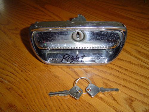 Alfa romeo gtv 105 series used exterior right side door handle with keys
