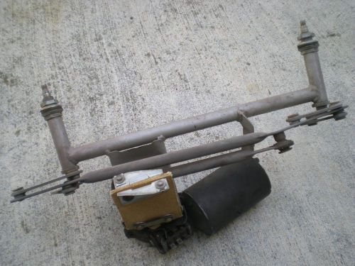 Porsche 911 windshield wiper assembly