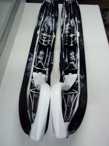 Ski-doo pilot 5.7 trail white marble skis with 6&#034; carbides, brand new set