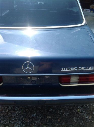 1983 mercedes 300d trunk