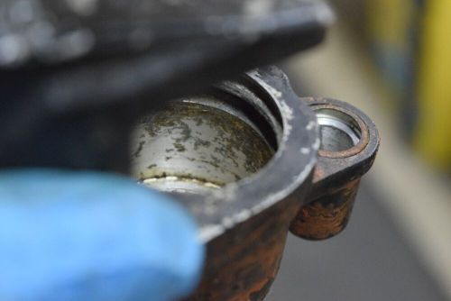 YAMAHA XZ550 VISION FRONT LEFT SIDE BRAKE CALIPER HOUSING / XT600 XJ650 XJ750, US $45.00, image 5