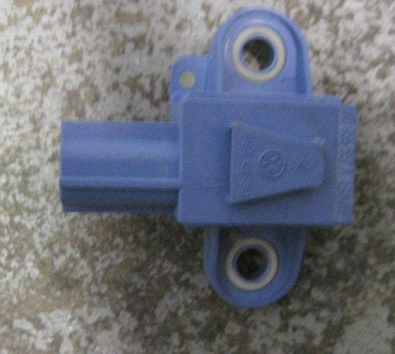 Side impact crash sensor front lh rh 05-09 vw jetta rabbit mk5 - 1k0 955 557 a
