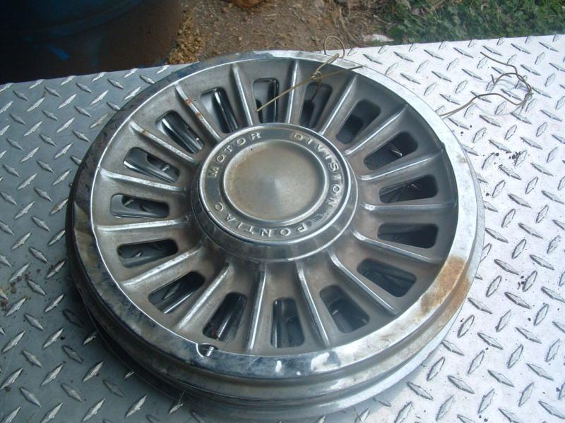 1965 pontiac bonneville hubcaps (2)