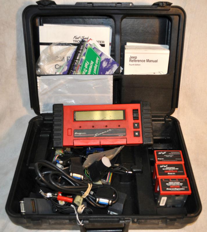 Snap-on mt2500 scanner w/ cartriges, keys, adapters