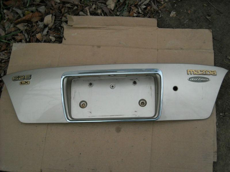 99 mazda 626 lx center light lamp tail finish panel gold edition w/ emblems