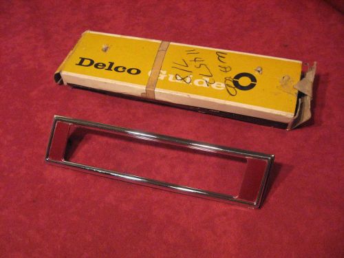 Nos 1971-1973 buick lesabre centurion lh rear marker light bezel n.o.s 5963947