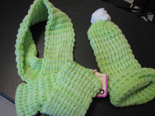 Brand new vintage arctic cat adult knit scarf and hat green