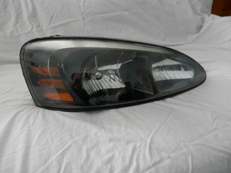 Find 2004 pontiac grand prix headlight in Roseville, Michigan, US, for