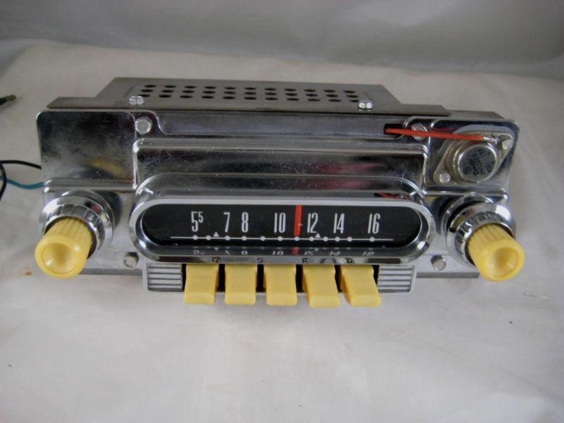 1962 63 ford falcon radio - beautiful - plays well - futura sprint 63 62 