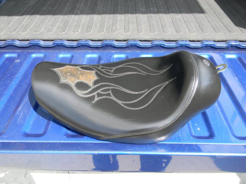 HARLEY DAVIDSON DYNA SOLO EXOTIC CUSTOM STITCHED SEAT WITH OSTRICH INSERT RARE, US $300.00, image 2