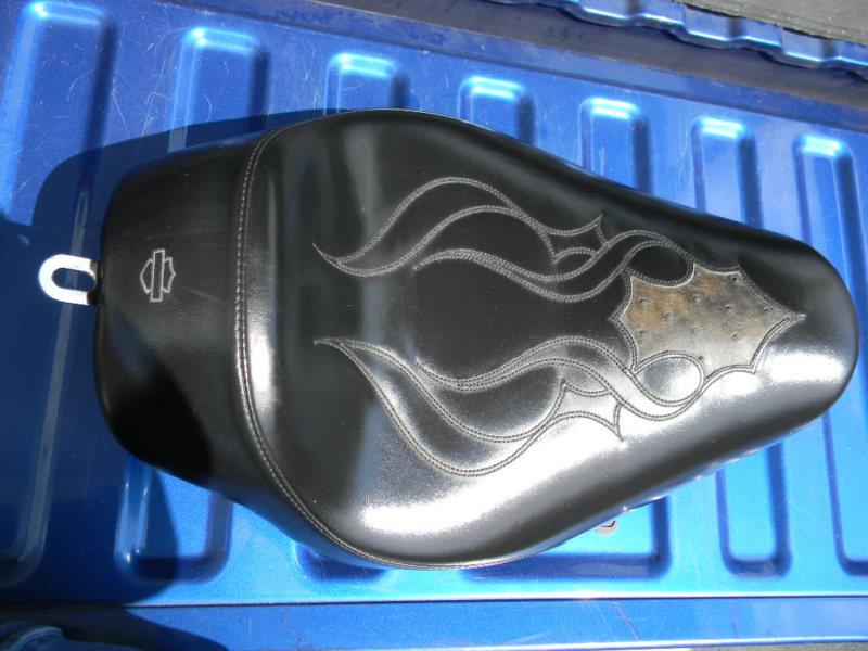 HARLEY DAVIDSON DYNA SOLO EXOTIC CUSTOM STITCHED SEAT WITH OSTRICH INSERT RARE, US $300.00, image 3