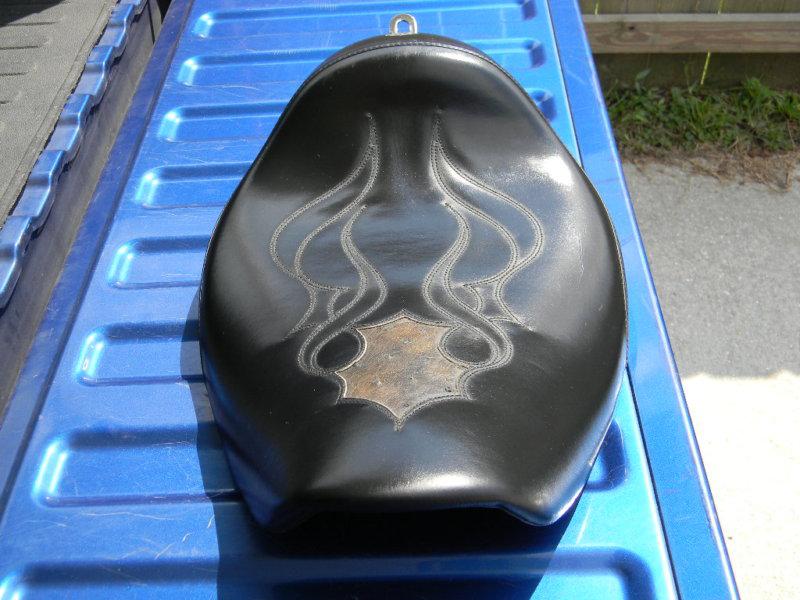 HARLEY DAVIDSON DYNA SOLO EXOTIC CUSTOM STITCHED SEAT WITH OSTRICH INSERT RARE, US $300.00, image 4