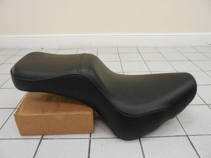 2001 harley davidson softail genuine oem seat fxst.fxstc.like new.2 seater