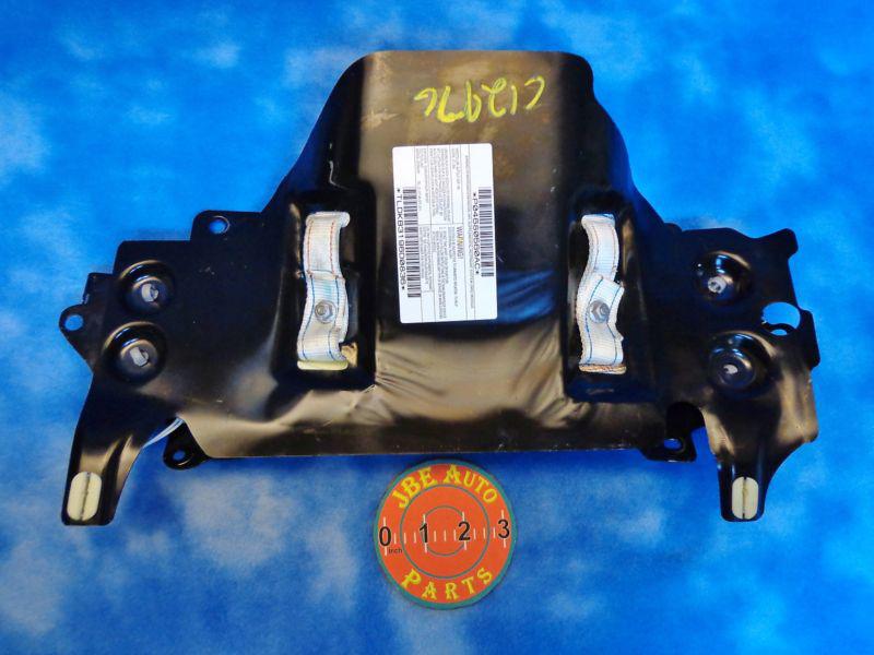 05-07 town & country driver left knee airbag 04680560ab residue 62b