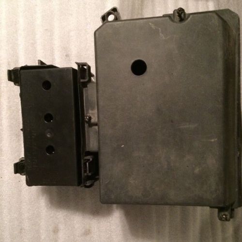 Saturn vue battery box lid fuse 02 03 04 05 06 07