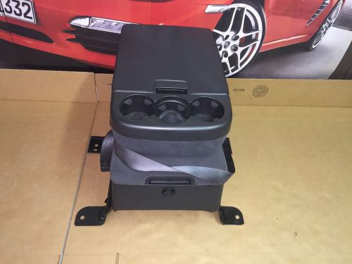 07-13 chevy tahoe silverdo used center jump seat 3 cupholders and storage d.grey