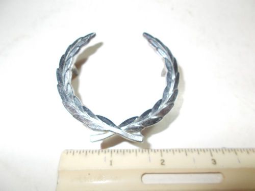 1971 72 73 74 75 76 77 78 79 cadillac wreath trunk emblem nos 7643400