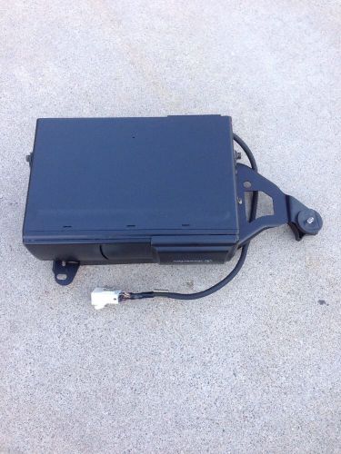 Mercedes cd changer a1638201389 magazine, bracket ml320 ml350 ml430 ml500 w163