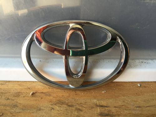1998 1999 2000 2001 2002 toyota corolla trunk  emblem/logo chrome