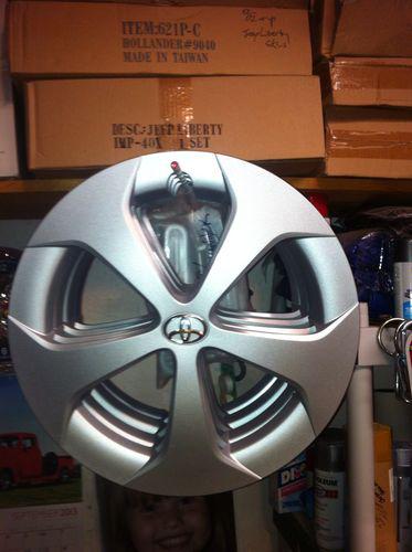 Toyota prius hubcap brand new 2012-2013 original/factory oem {no reserve}