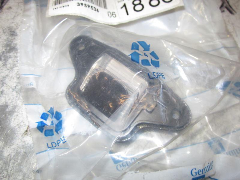 Gm oem part 05978317 5978317 rear license plate lamp lense  (shelf a31 bin 17)