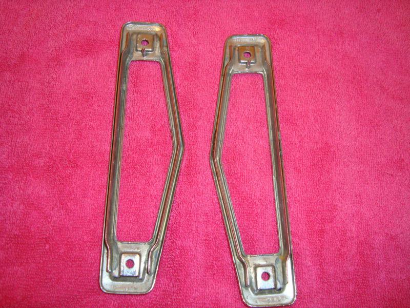 1968 cadillac rear marker light chrome trim( left/right) nice