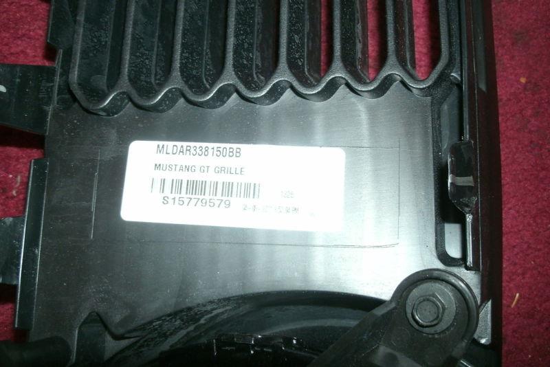 NEW FACTORY FORD 2010 2011 2012 MUSTANG GRILLE W CENTER EMBLEM AND FOG LIGHTS, US $189.99, image 6