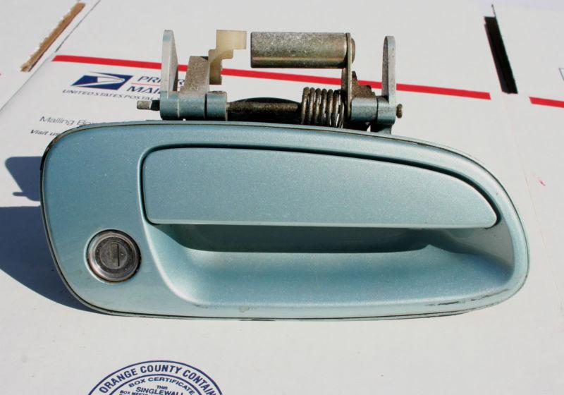 01 02 03 toyota prius right font door handle  blue 60 day warranty priority