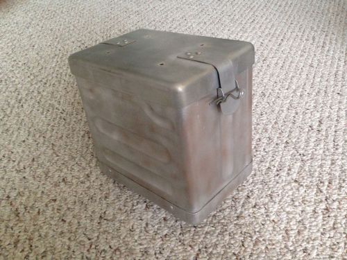 Cessna battery box &amp; lid - clean &amp; corrosion free - p/ns 0413307-18 &amp; 0413307-21