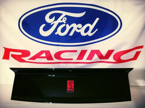 2015 2016 shelby mustang gt350r trunk panel - red gt350 emblem - genuine ford