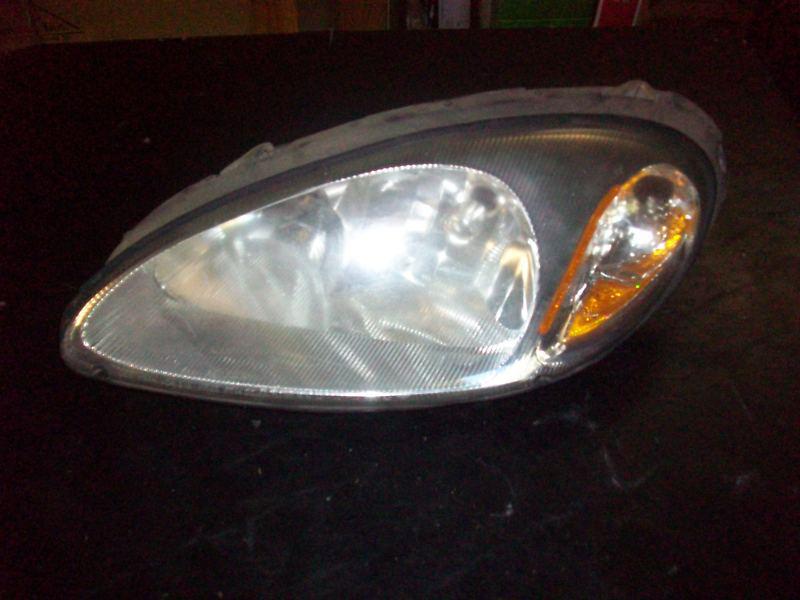 Sell 2001 Chrysler PT Cruiser Drivers Side Headlight Assembly in Morris