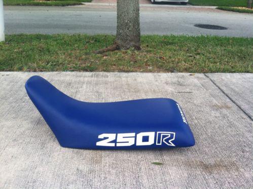 Honda atc 250r complete seat very nice 1985 1986 plastic