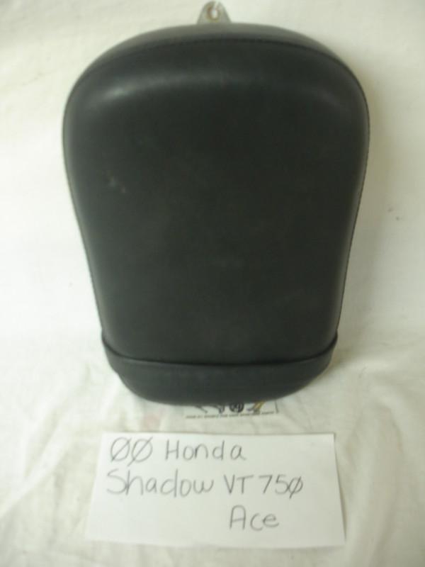 00 honda shadow vt-750 ace rear passenger seat, no tears. good used oem