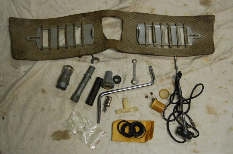 Peugeot 504 tools wrench antenna tube socket brakes radiator cover