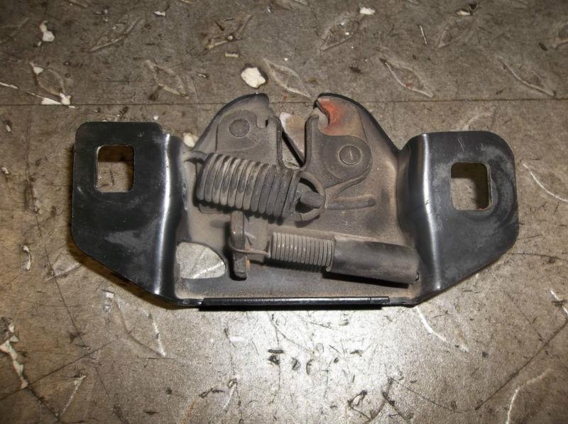 B 2000 dodge ram 2500 3500 cummins 5.9  hood latch *