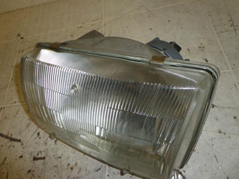 Sell 1994 Lexus LS400 Front Left Driver's Side Headlight Lamp Light