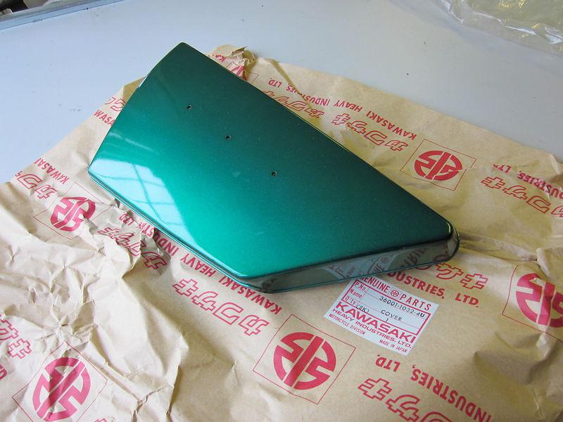 Kawasaki kz250 z 250 a left side cover lh 36001-1032-4u nos