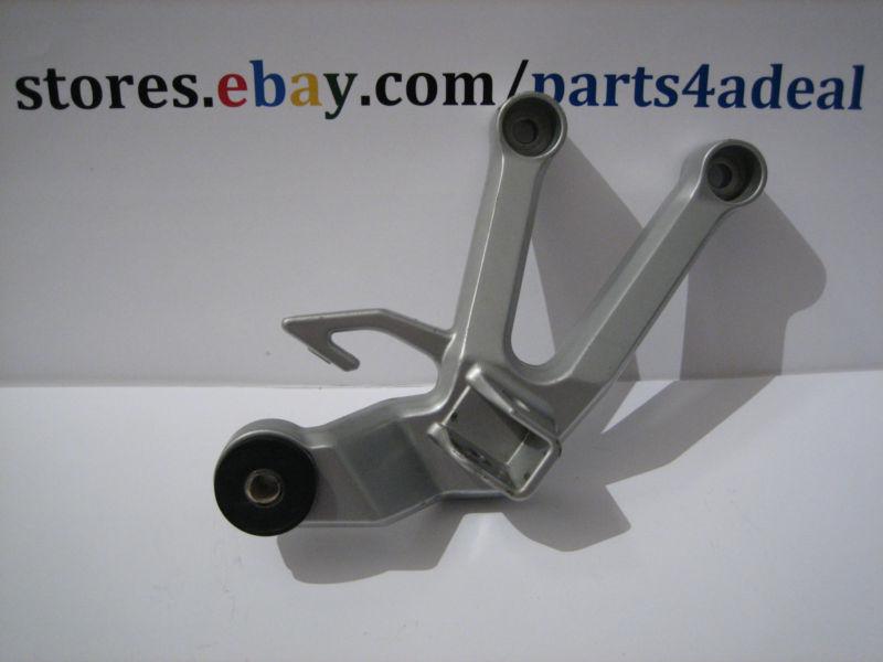 05 suzuki sv650 right rear peg bracket