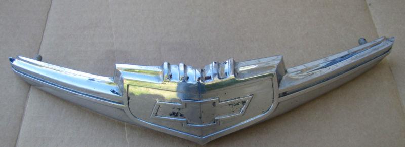 1949 chevy car hood emblem - chrome bowtie 3684351 47 fleetline master original