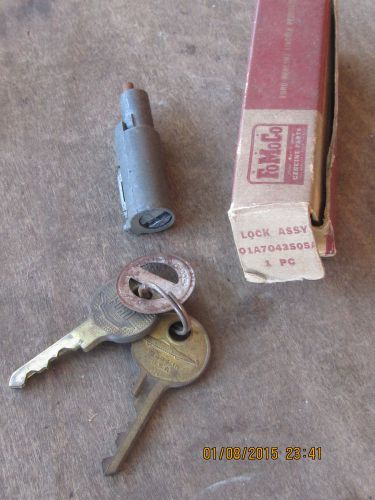 Nos 1940 ford trunk lock cylinder &amp; ford keys 01a-7043505-a luggage compartment