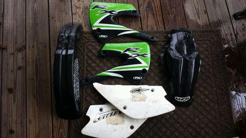 Kawasaki kx 100 plastics fenders shrouds side number plates free shipping