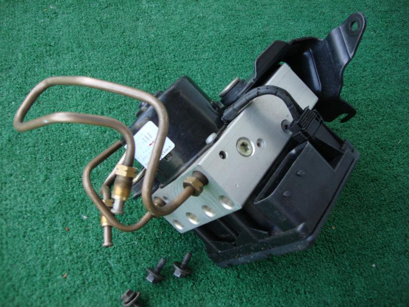 98 99 00 volvo v70r v70 xc70 abs pump modulator abs/tracs control module 8622093