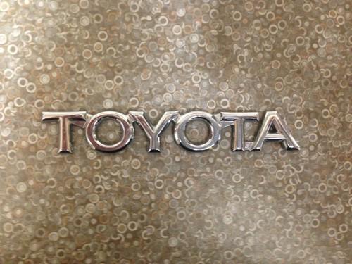 97-01 toyota camry silver toyota trunk emblem