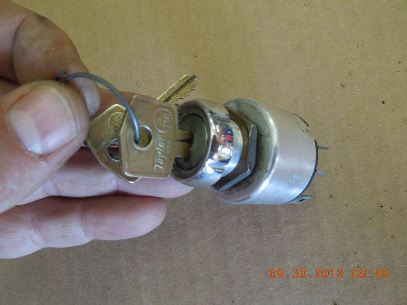 Triumph tr 4 ignition switch with 2 keys
